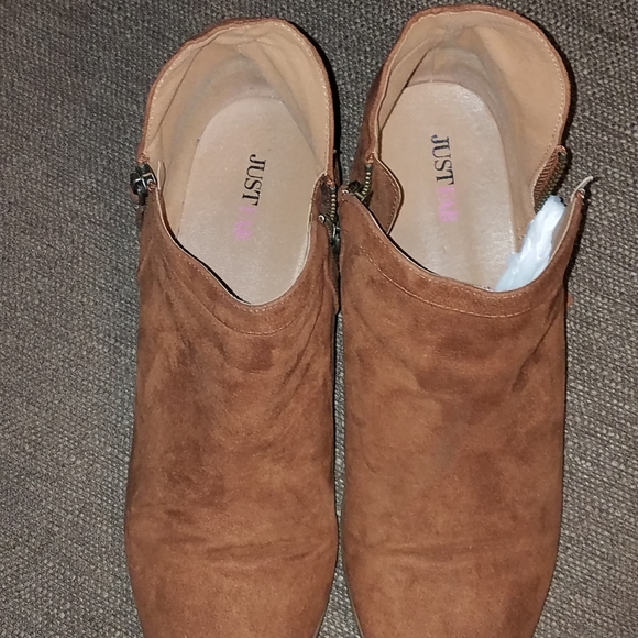 Boots - Picture 2 of 6